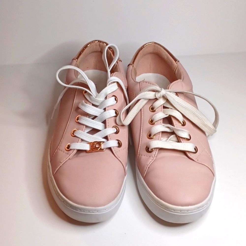 Liz Claiborne  women  tennis shoes pre-owned size 7M